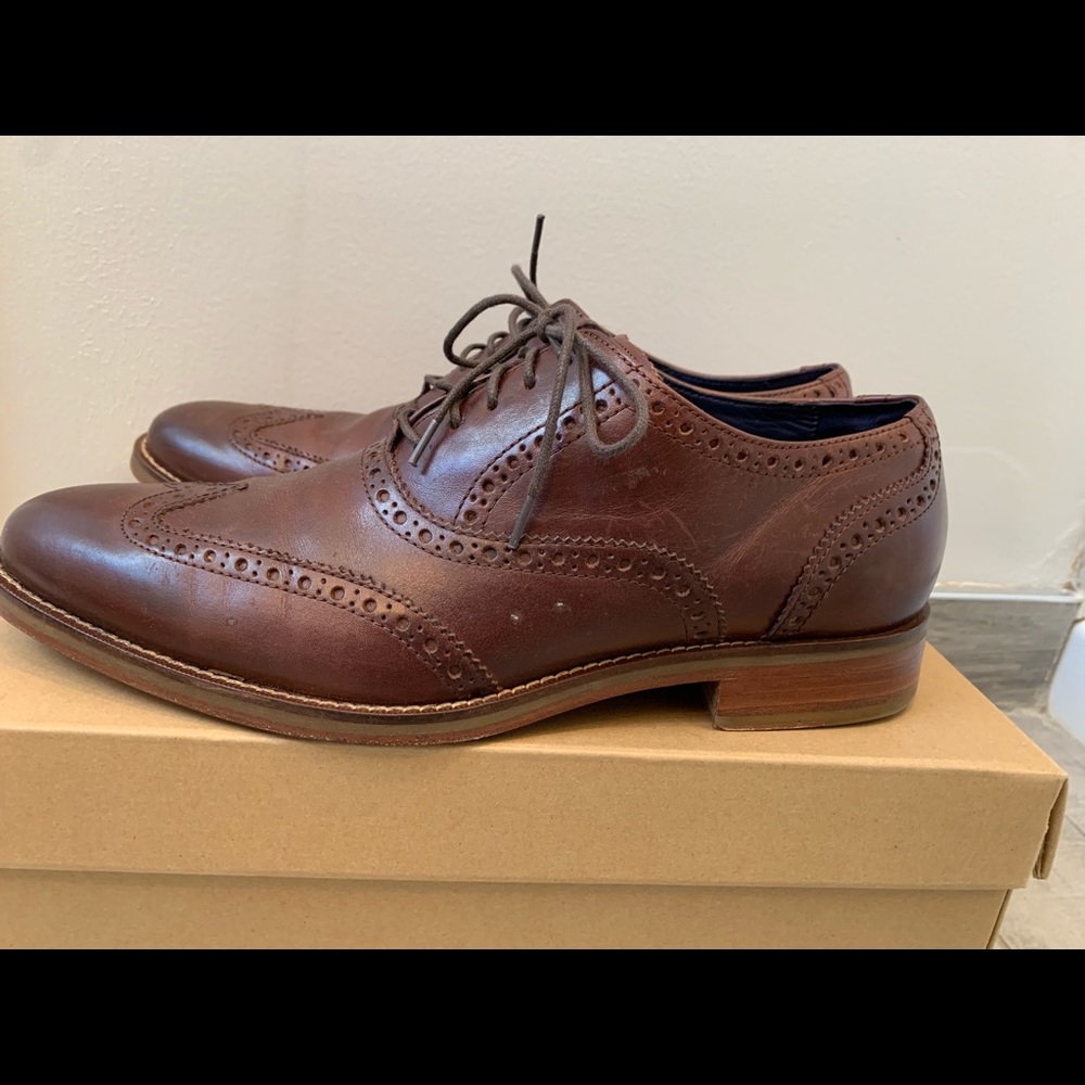 Cole Haan Air Madison Wingtip Oxford size 9 in Dark Brown.
